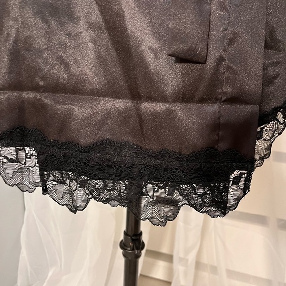 Rhonda Shear Black Satin and Lace Kimono Robe - Picture 10 of 14
